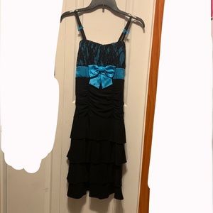 Deb junior’s large black and blue homecoming dress